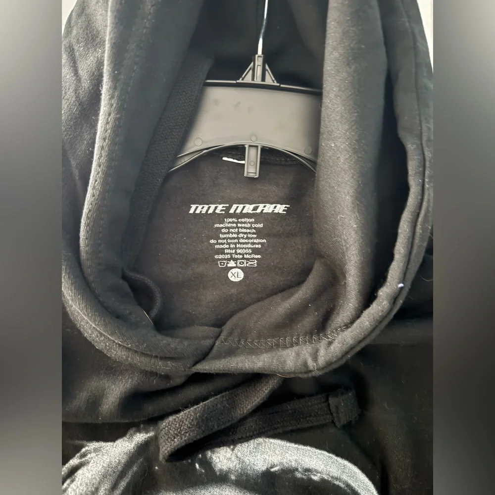 Tate Mcrae Concert Hoodie - Picture 3 of 3